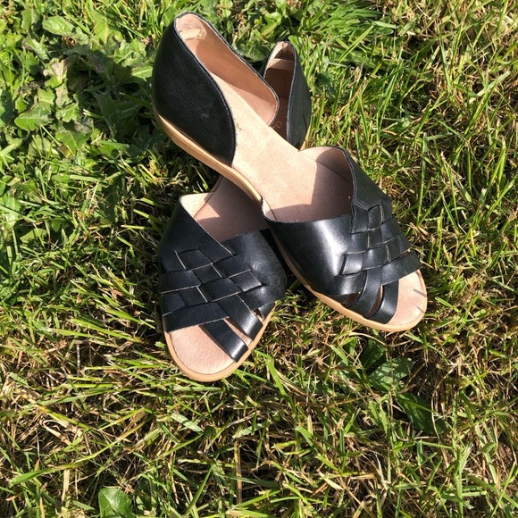 Seychelles Shoes - Seychelles Sold by Anthropologie Future Sandal Leather Peep Toe Woven Black Sz 9